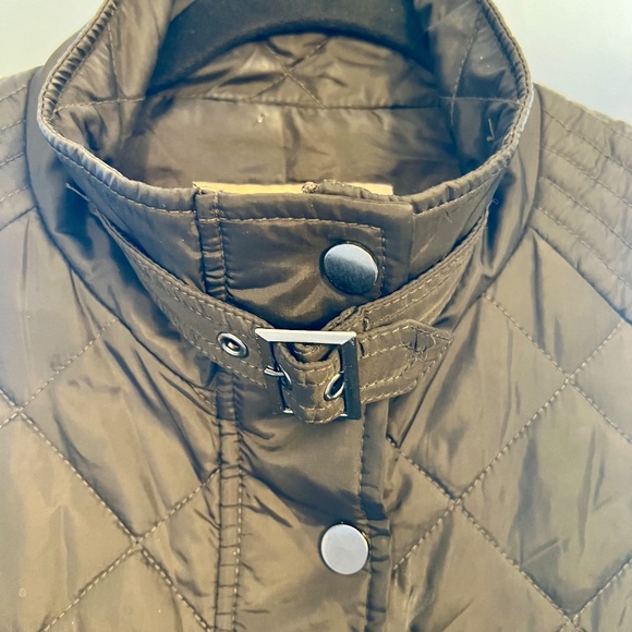 Banana Republic Women's Puffer Vest - Picture 3 of 10